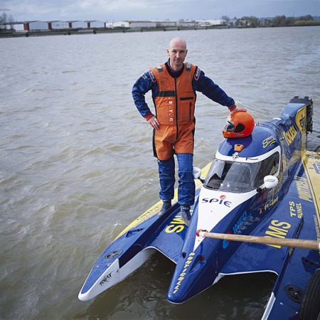 Nicolas Ottmann<br>37 ans, pilote de motonautisme <br>
Belbeuf<br>
« A 180 km/h, le bateau est au-dessus de l’eau. C’est assez confortable mais il faut rester très concentré. »
